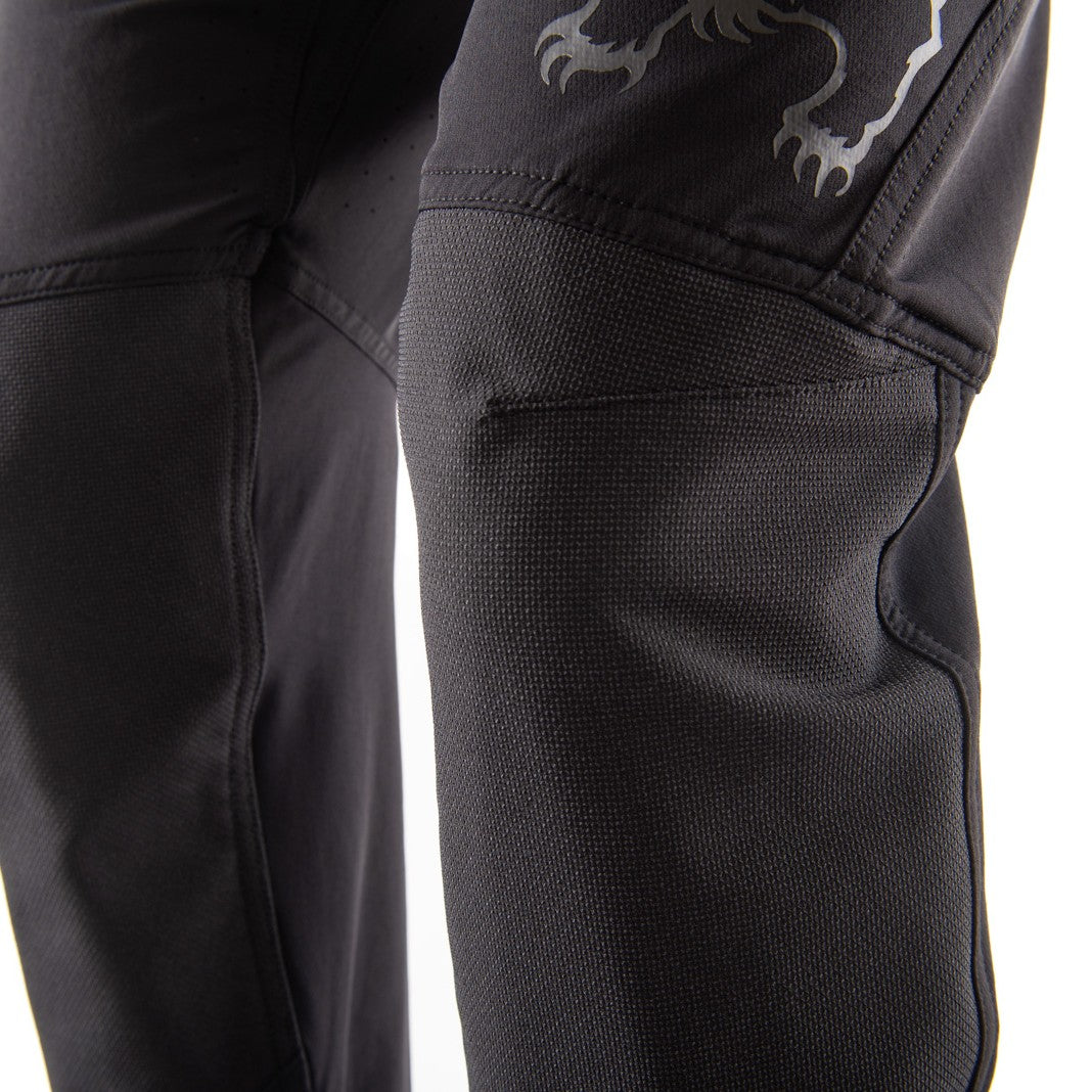 The model is 5' 8" wearing size Medium.