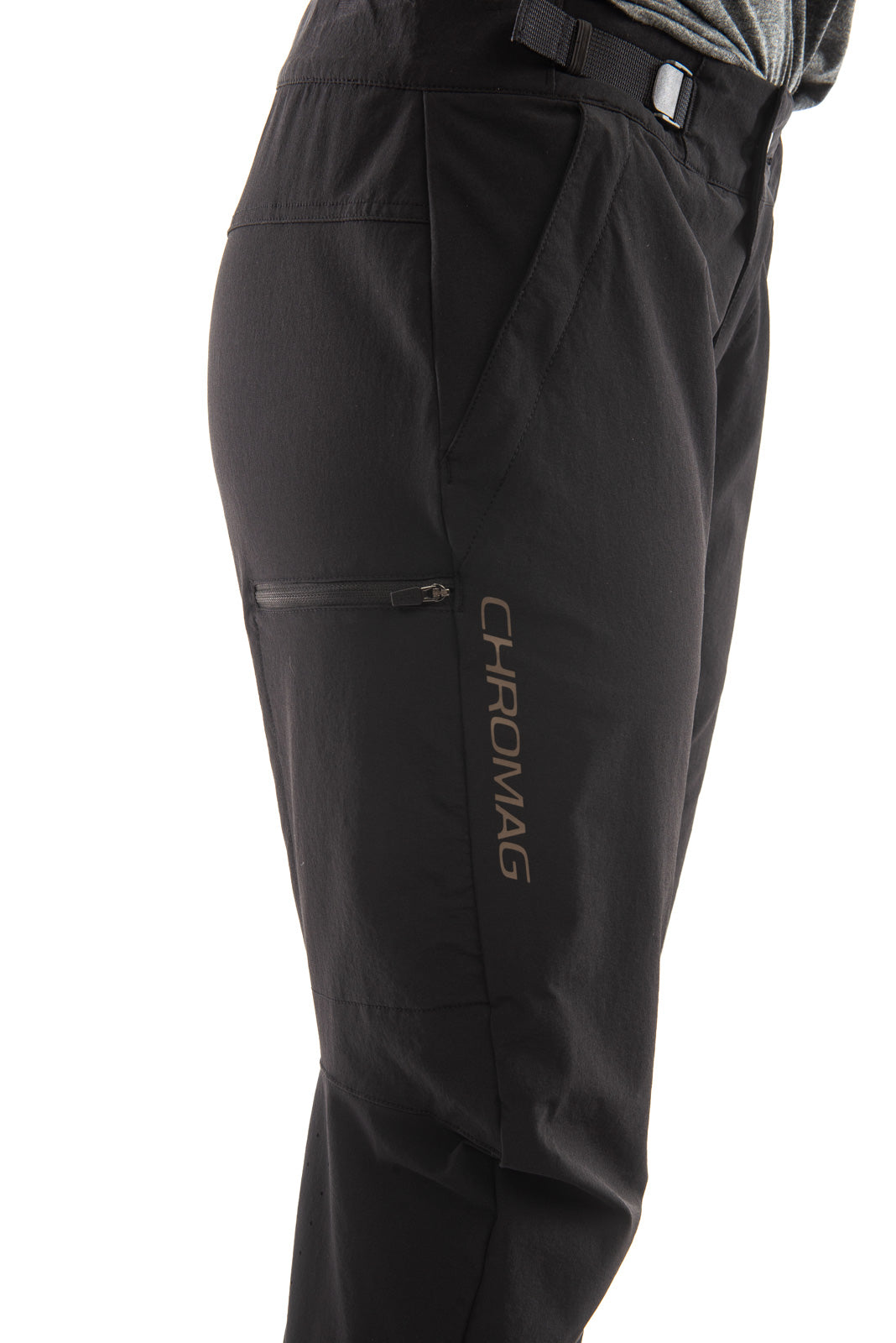 The model is 5' 8" wearing size Medium.