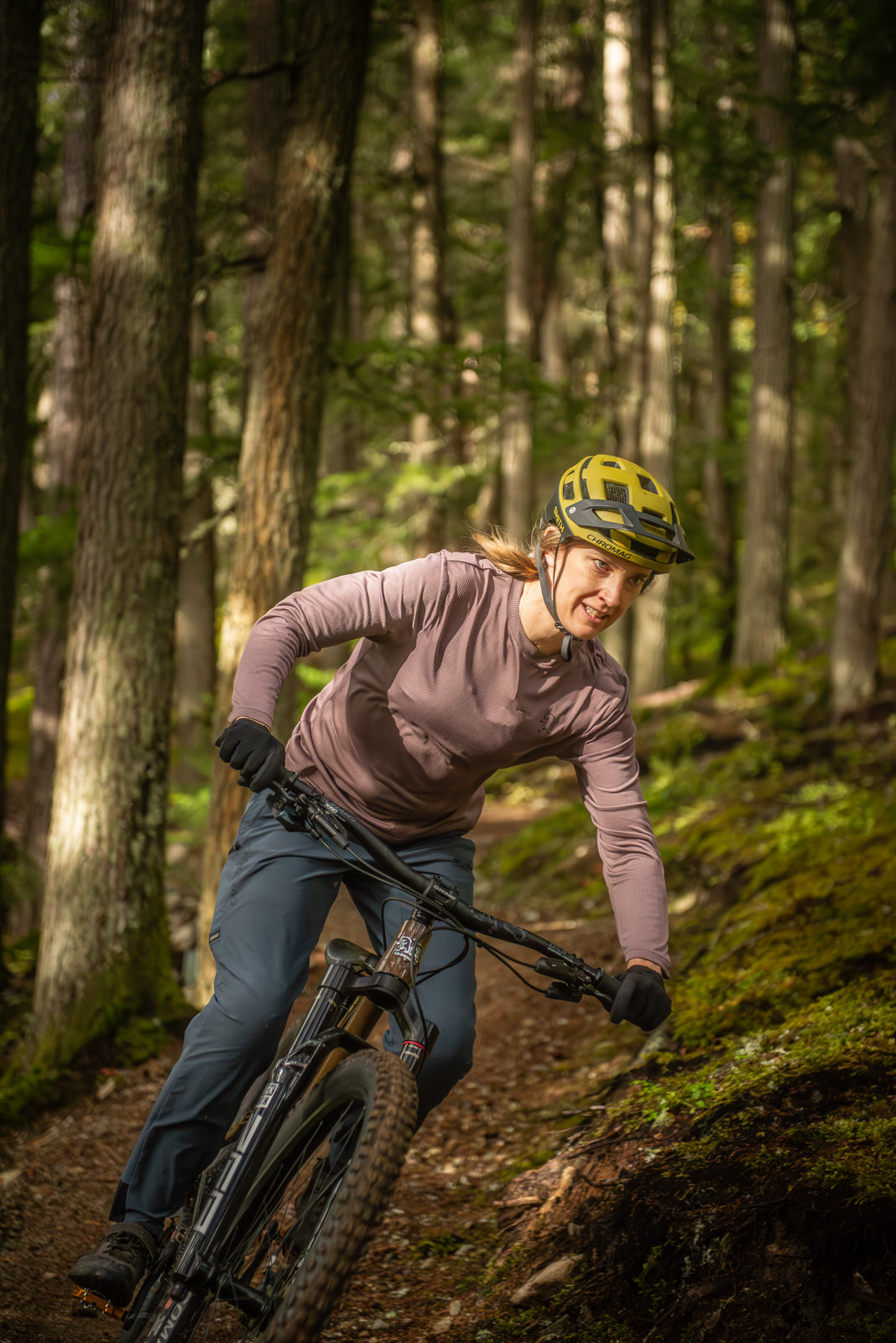 Camiseta Dominion para mujer